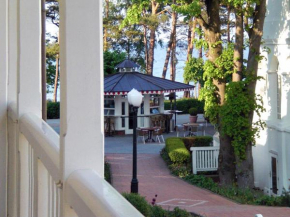Strandvillen Binz - Ferienwohnung mit 1 Schlafzimmer und Balkon AH-625
